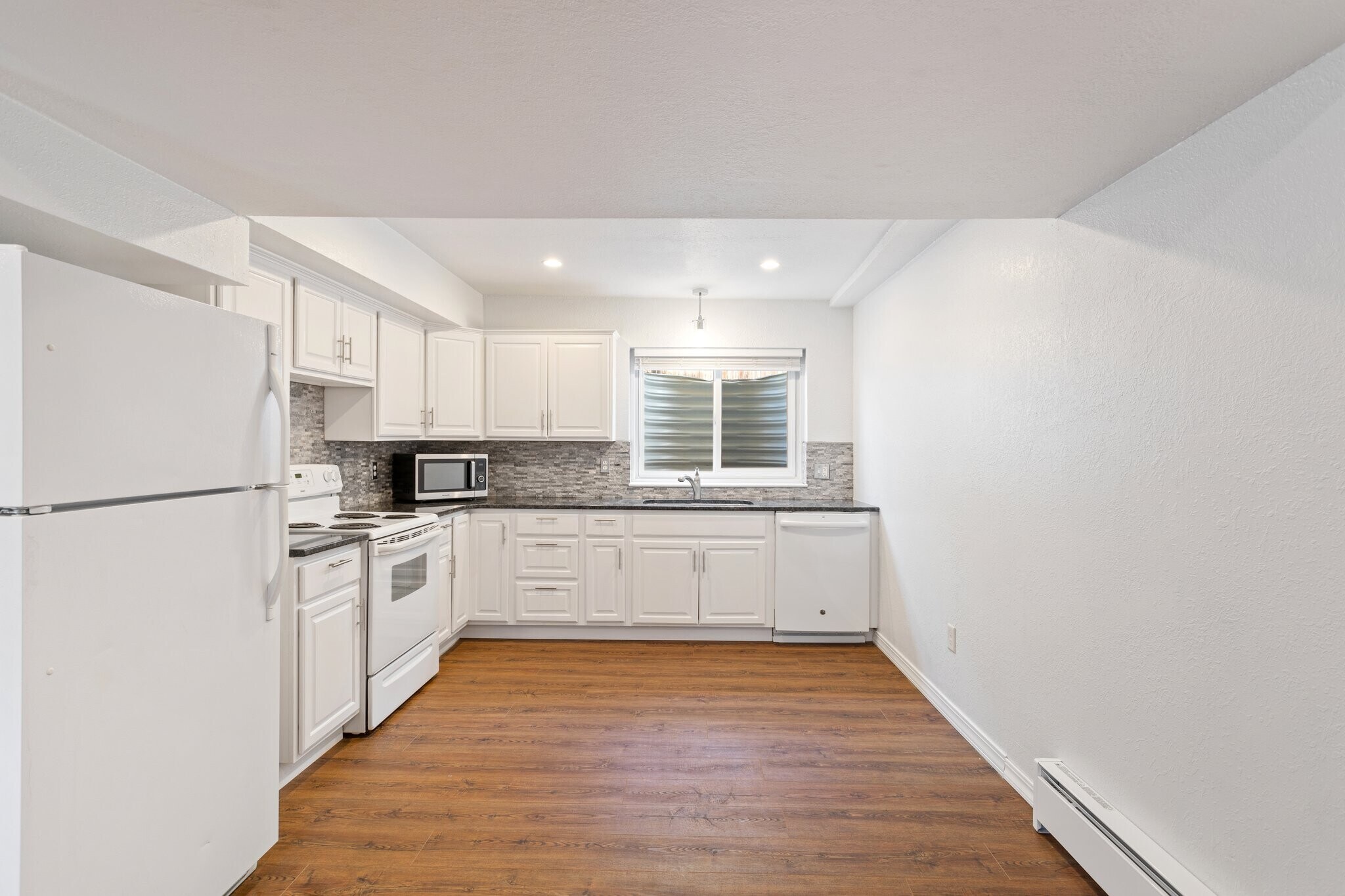 Building Photo - 6 W Brookside St
