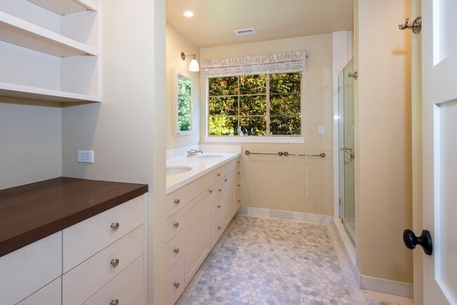 Building Photo - Spacious 3bd/2.5bth Remodeled Mesa Home!