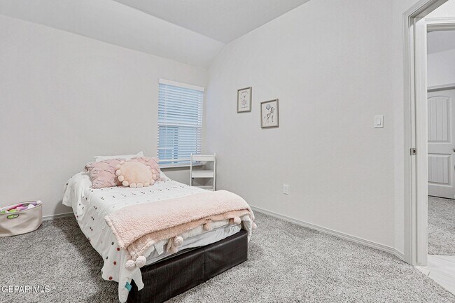 Building Photo - 7416 Tamarack Pl
