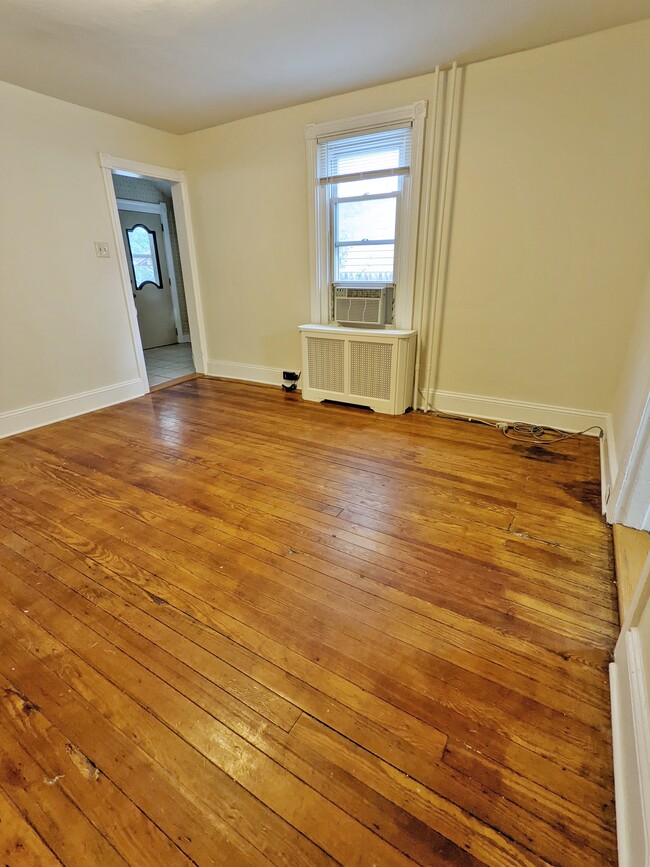 Building Photo - 943 Glenbrook Ave