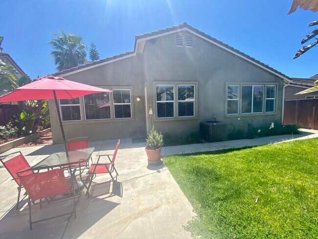 Building Photo - Stunning 4 bedroom home in Oceanside!!