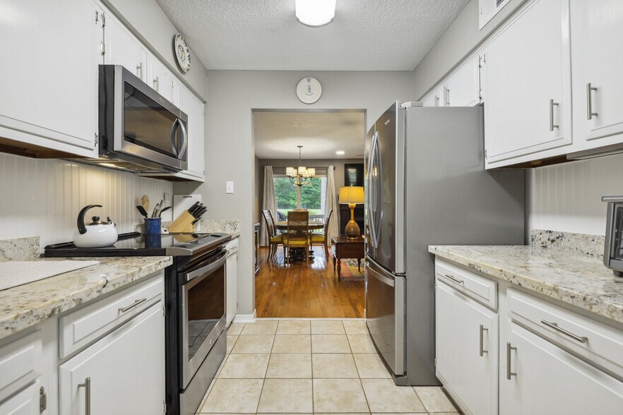 Building Photo - 250 Highpoint Dr