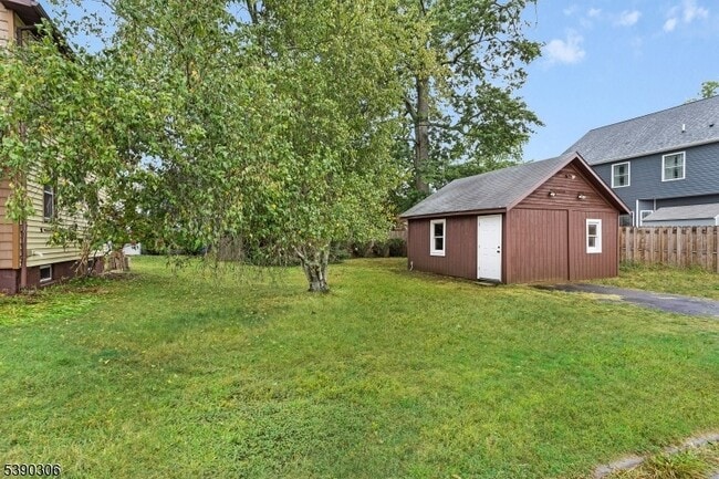 Building Photo - 400 Main St