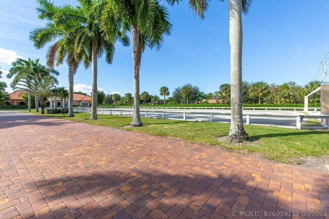 Building Photo - 14943 Paddock Dr