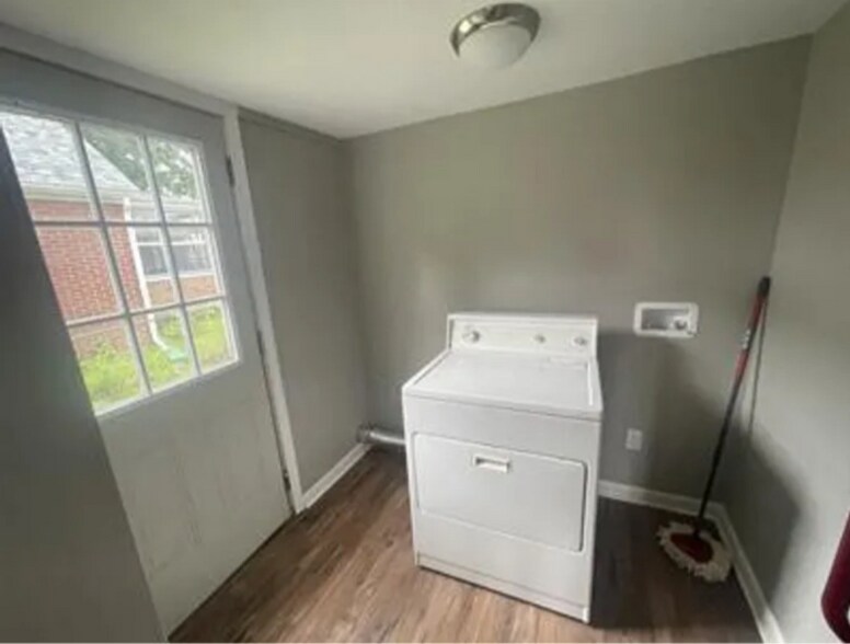 Building Photo - 32 Forry St