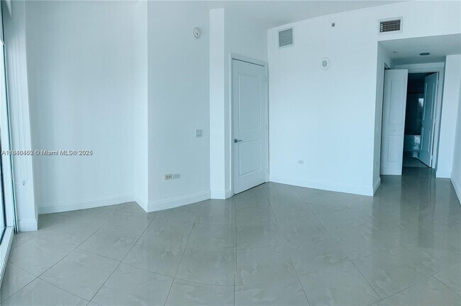 Building Photo - 480 NE 30th St