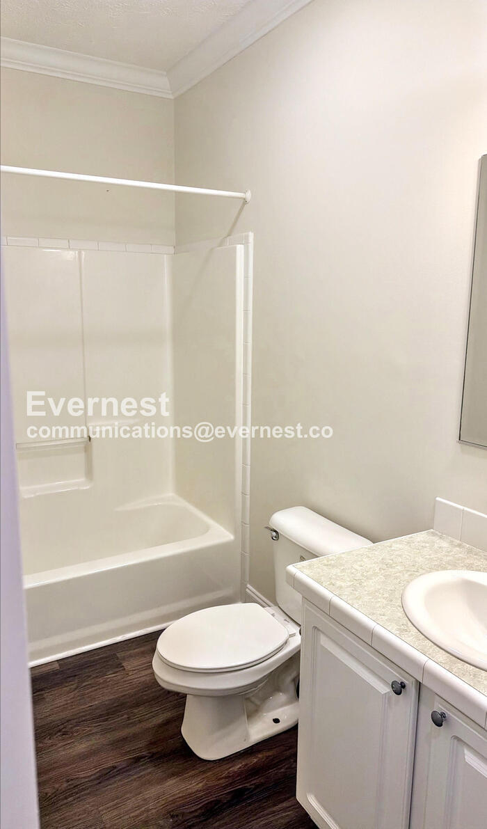 Building Photo - 1805 S Mayflower Dr