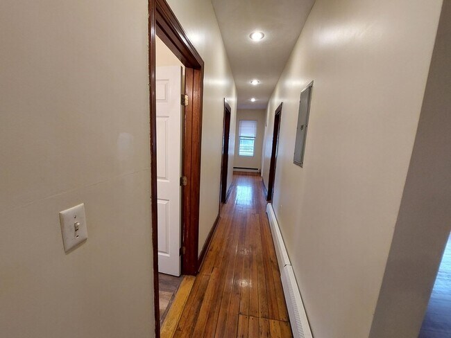 Building Photo - 41 Wildwood St