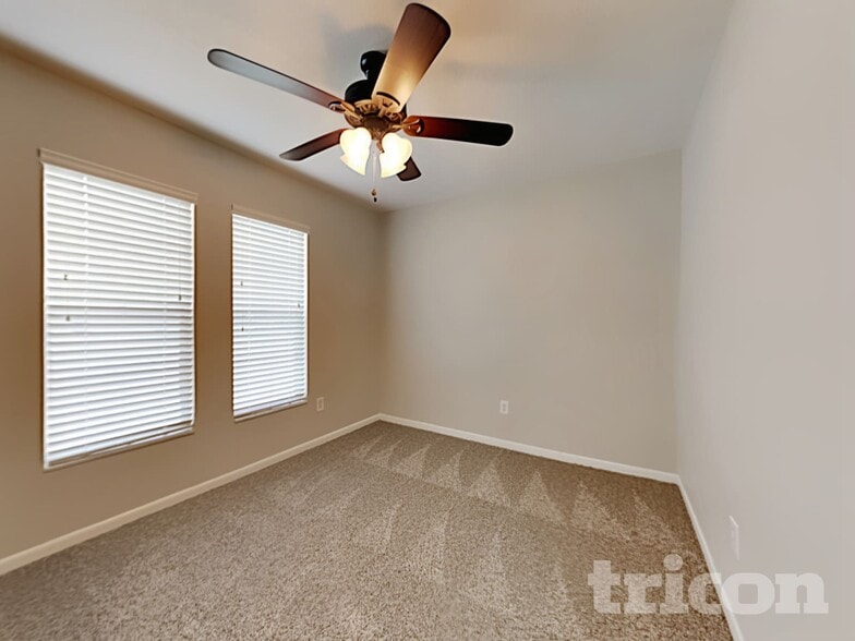 Building Photo - 802 Gullberry Ln