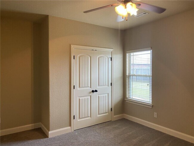 Building Photo - 6202 W Sage Dr