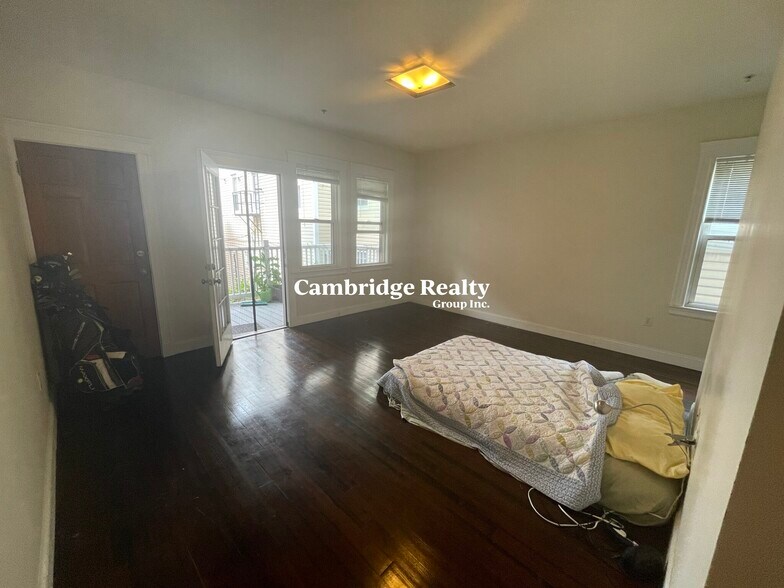 Building Photo - 6 Giles Park