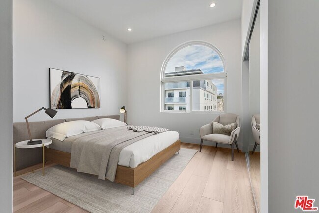 Building Photo - 11675 Darlington Ave