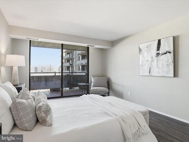 Building Photo - 1800 Old Meadow Rd