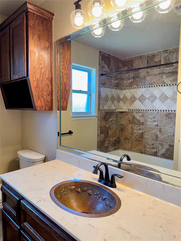 Building Photo - 220 Derek Ln