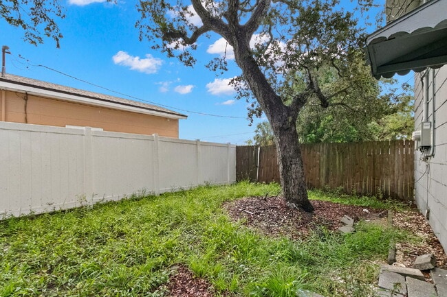 Building Photo - NEWLY RENOVATED Home For Rent in St Petersburg!