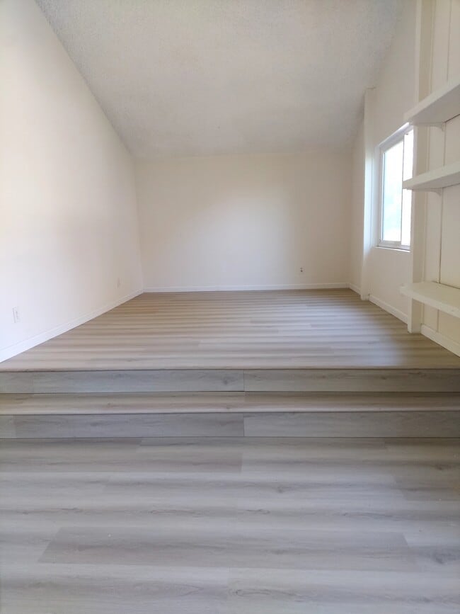 Building Photo - 15702 Sunburst Ln