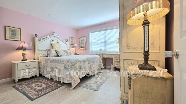 Building Photo - 1065 Gulf Shore Blvd N