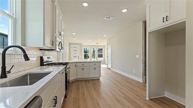 Building Photo - 1209 SW Journey Ln