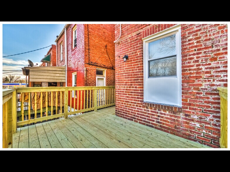 Building Photo - 3336 W Caton Ave