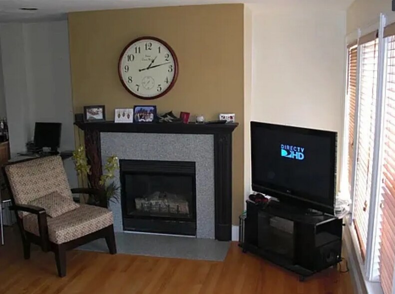 Building Photo - 205 Highland St