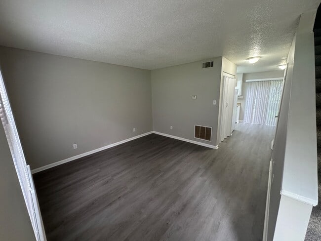 Building Photo - 802 British Wood Dr SW