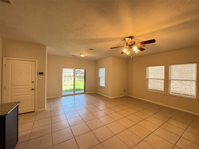 Building Photo - 8107 Gran Villa Dr