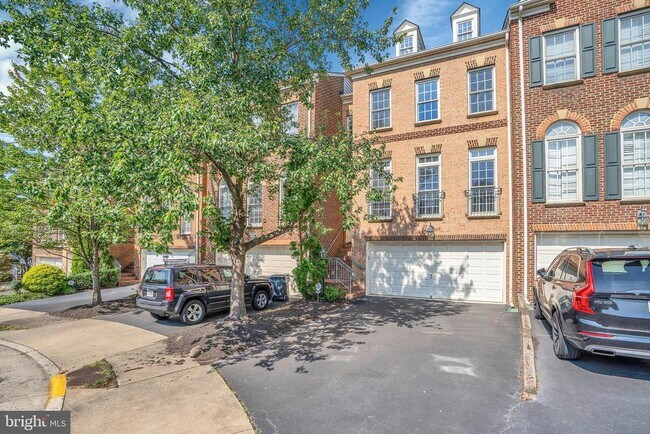 Primary Photo - 12410 Meadow Field Dr