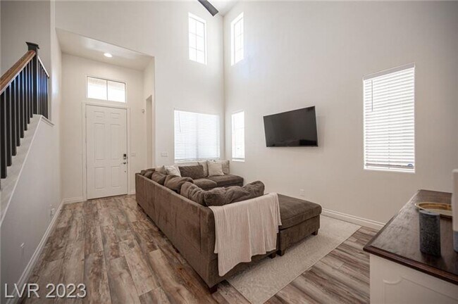 Building Photo - BEAUTIFUL 4 BEDROOM HOME!