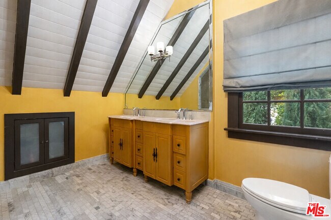 Building Photo - 1625 Opechee Way