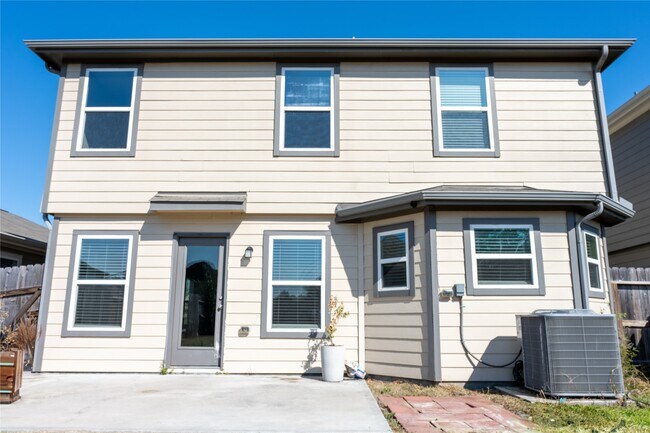 Building Photo - 623 Ash Mill Dr