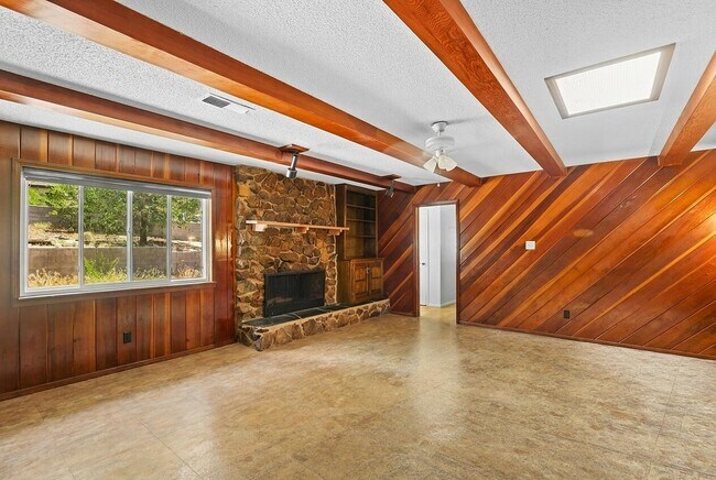 Building Photo - 3008 Matador Dr NE