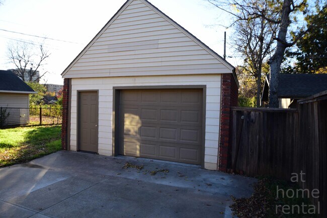 Building Photo - 1740 S Yorktown Ave