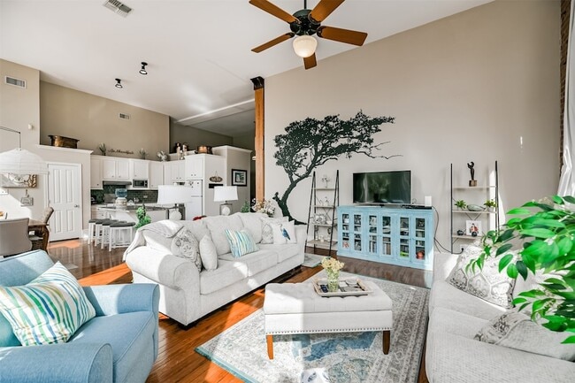 Building Photo - 525 22nd St