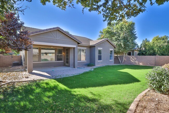 Building Photo - Beautiful Gilbert 4BR/2BA w/ RV Gate, Cove...