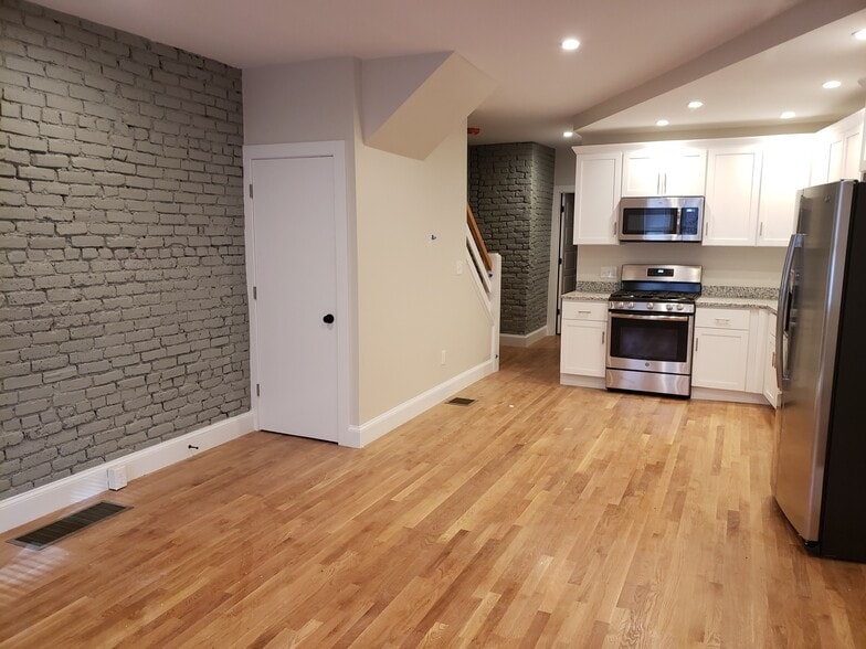Building Photo - 129 Sutherland