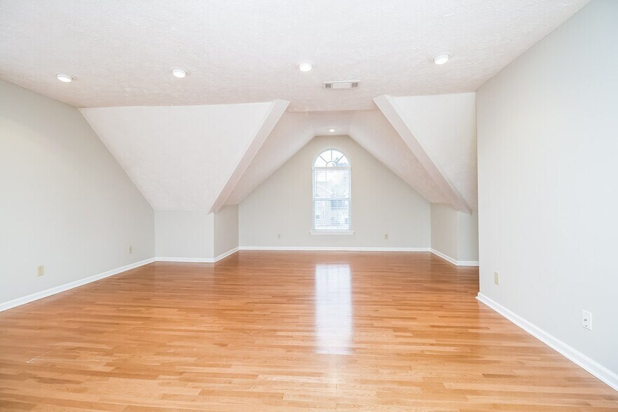 Building Photo - 300 Stafford Ct