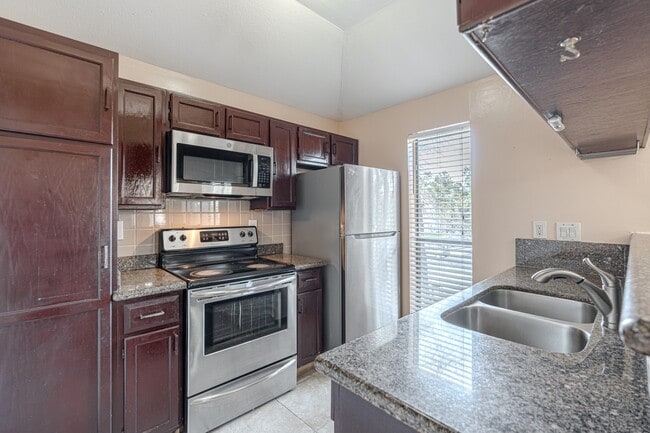 Building Photo - 3500 Tangle Brush Dr