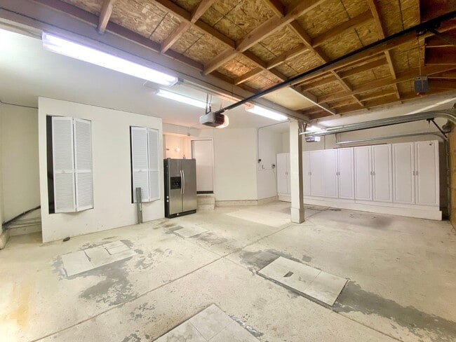 Building Photo - Gorgeous 4-bedroom Home Located in Cameron Hills Neighborhood of Fremont!