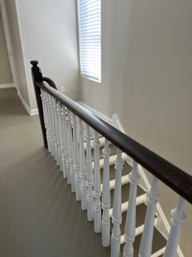 Building Photo - 140 W Evergreen St