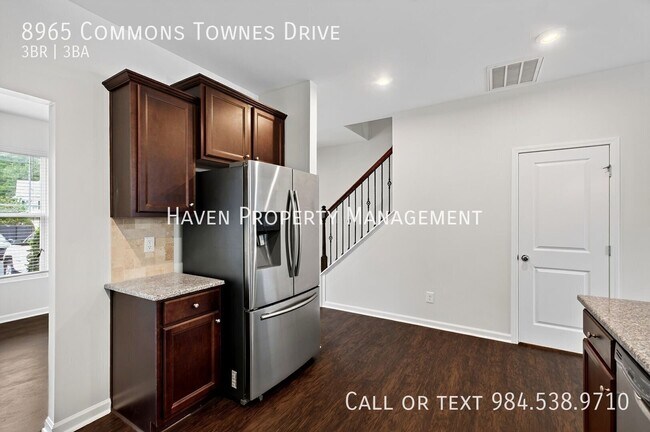 Building Photo - 8965 Commons Townes Dr