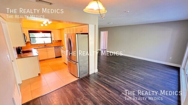 Building Photo - 929 Dupont Ave