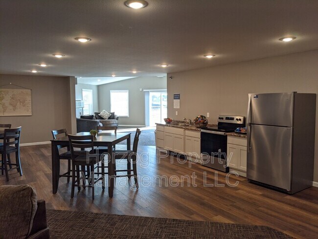 Building Photo - 1021 30th St NW