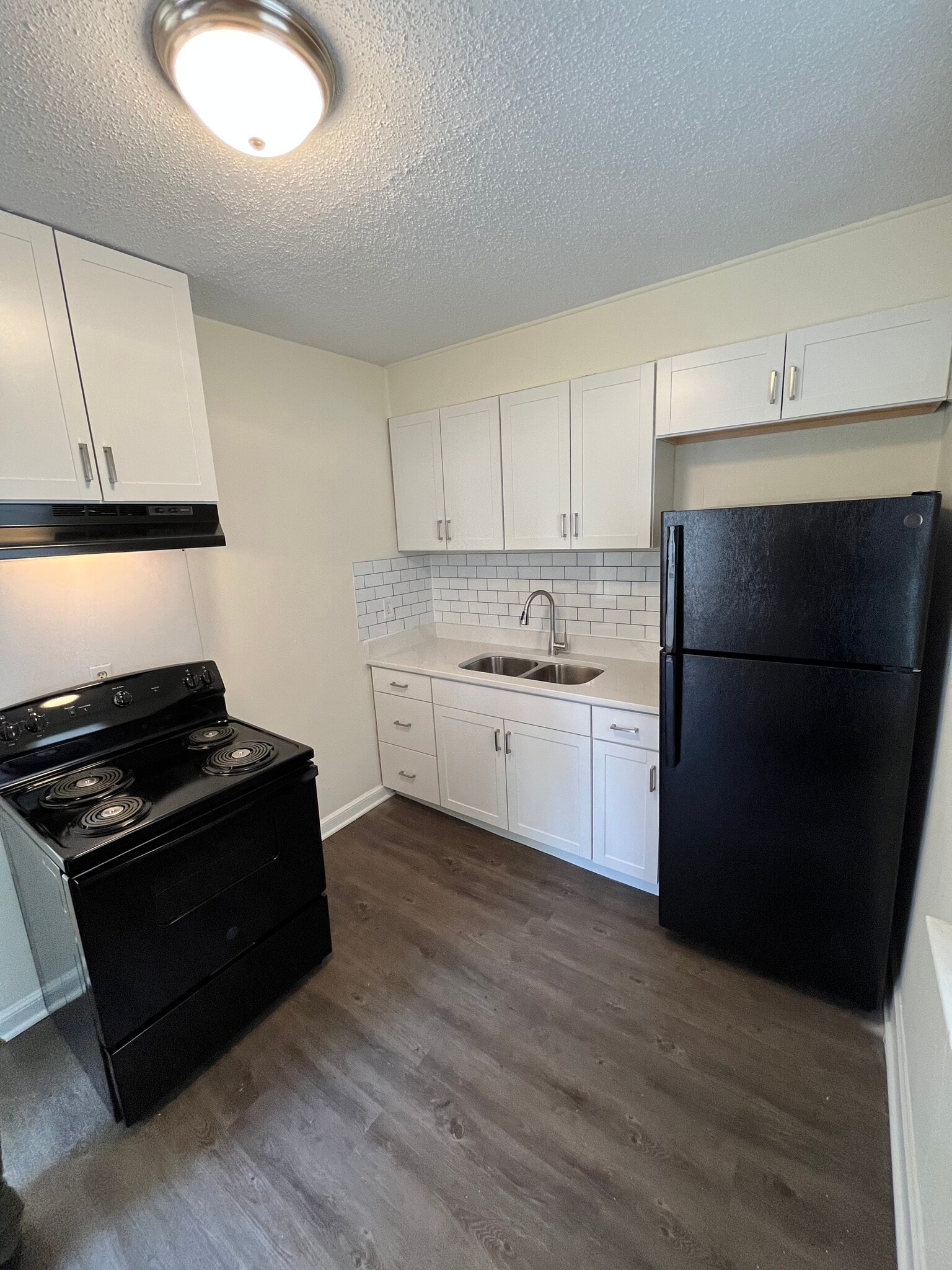 Building Photo - 300 Chamberlain St