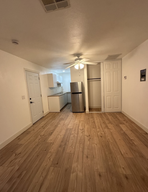 Building Photo - 2091 W Orange Ave