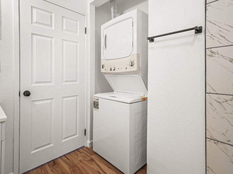 Building Photo - 511 Club Cir