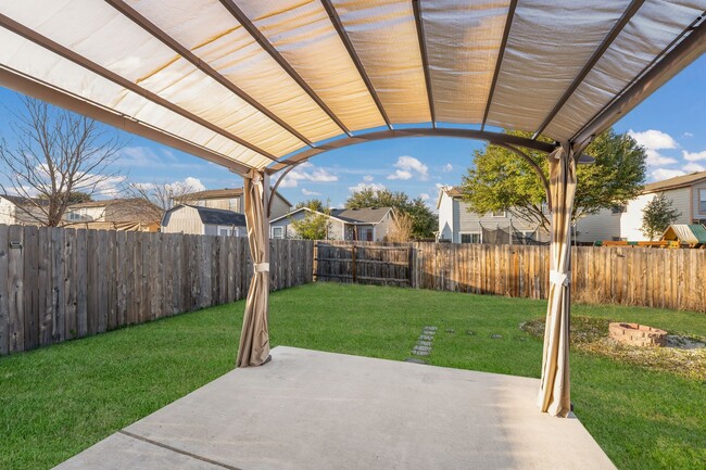 Building Photo - Charming & Spacious 3/2.5 in Mesa Creek JU...