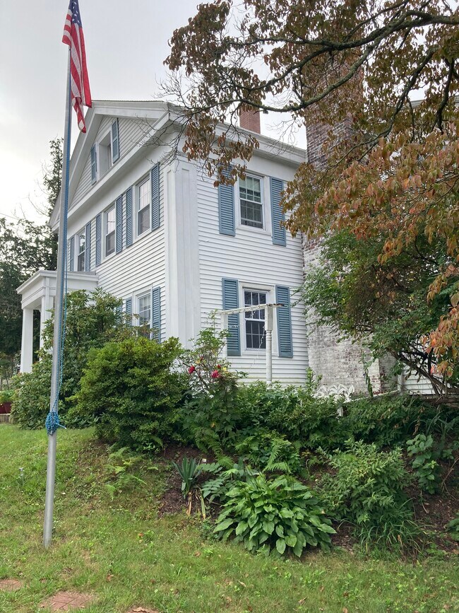 Primary Photo - 15 Cross St