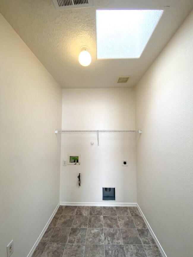 Building Photo - 2 STORY SW STYLE HOME W/LOFT