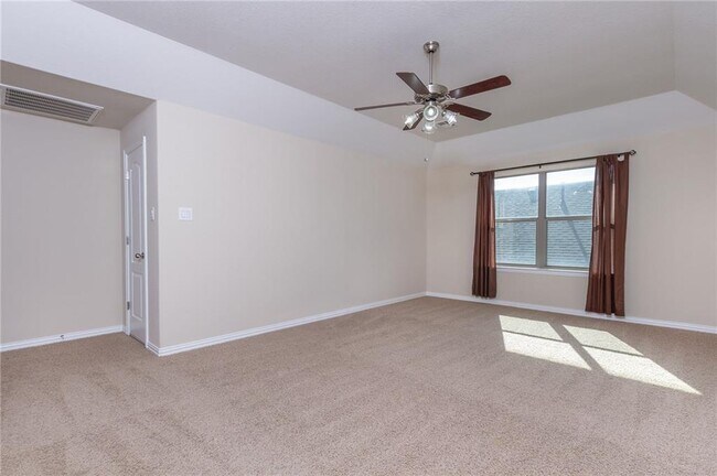 Building Photo - 504 Tascate St