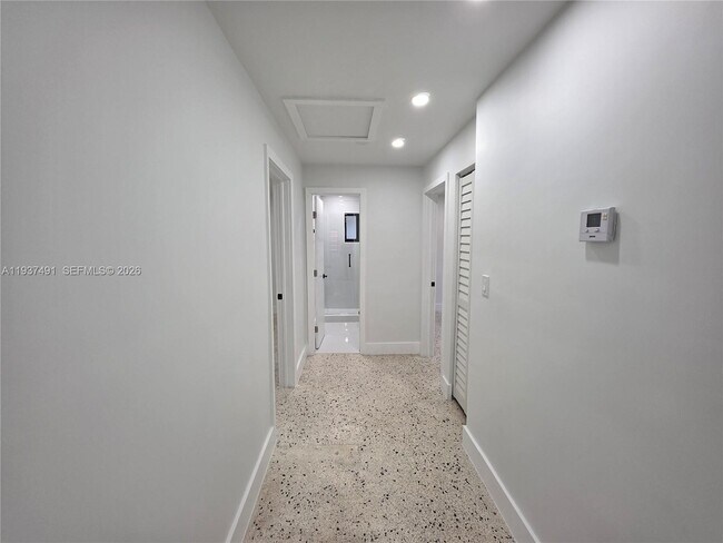 Building Photo - 233 E 7th St